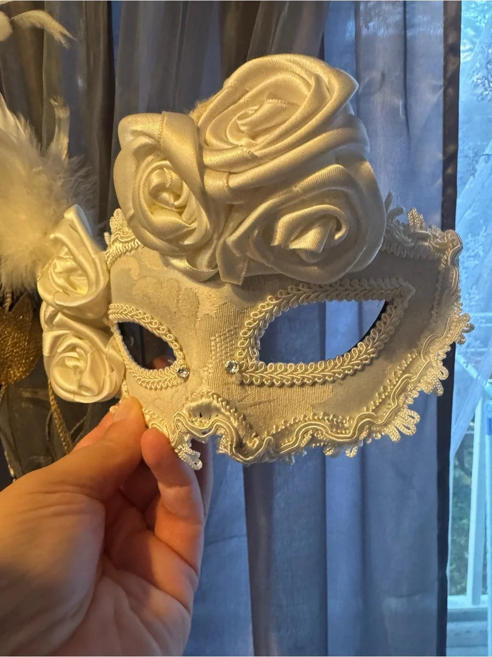 Elegant Ivory Floral Masquerade Eye Mask - Women Accessories Watches